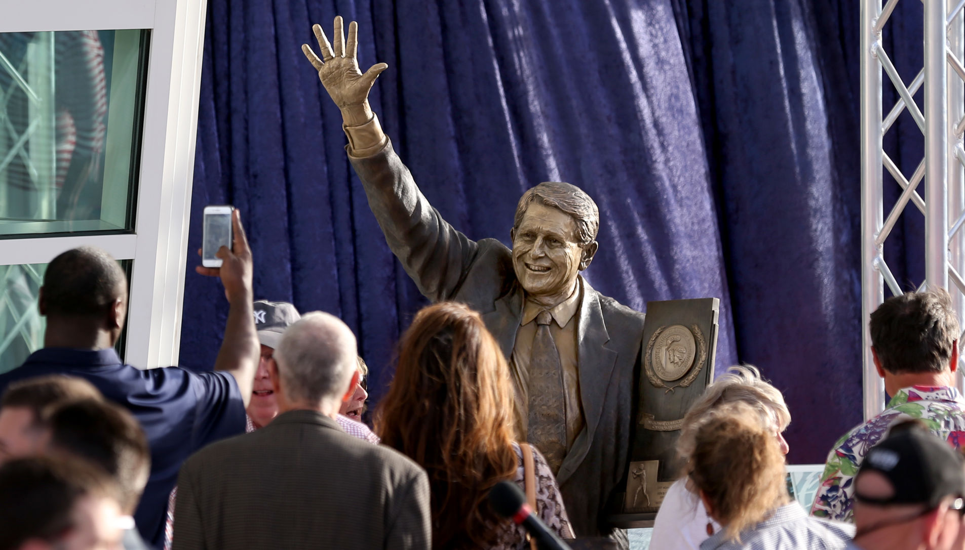 Lute Olson statue (copy)